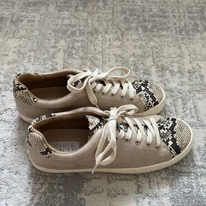 White Raven Sneakers
